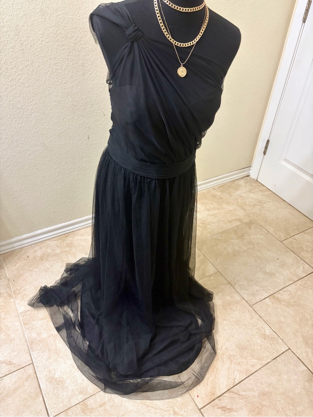 Elegant Black One-Shoulder Evening Dress